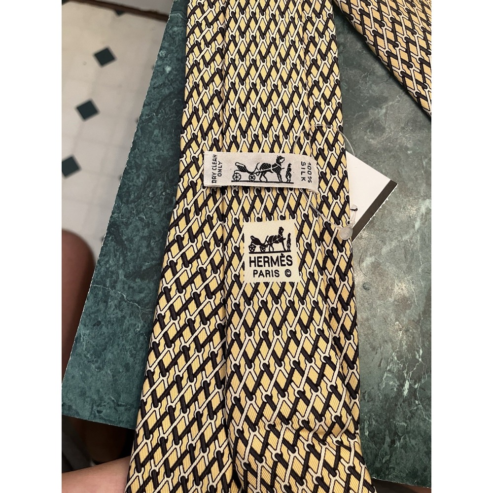 Hermès Paris Silk Tie Yellow Grey Chain Link Pattern 7491 IA Made in France